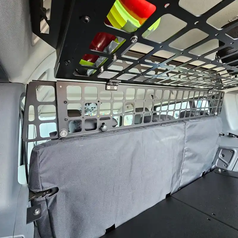 Ruchoma przegroda cargo Bison Gear Bezpieczne zakupy