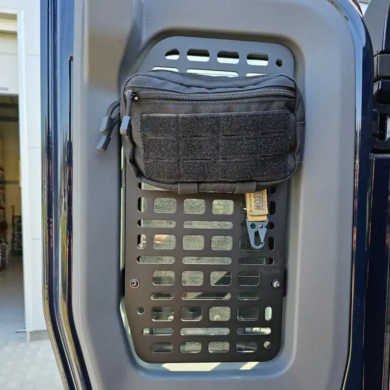 Mały panel MOLLE na drzwi Bison Gear Szybka wysyłka