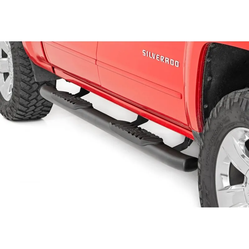 Progi, stopnie boczne czarne Rough Country Oval Nerf Steps Crew Cab Dostępne od ręki